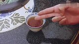 看道士如何用半个茶杯喝茶