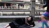 美女街头碰瓷,这是我见过最搞笑的碰瓷套路,结局太逗了