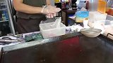 韩国小店做的烤汉堡,肉块可大了,还有鸡蛋真好!