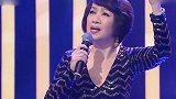 47岁地摊姐演唱昨夜星辰太好听，不敢置信，丝毫不逊色原唱