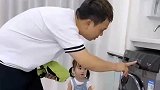 笨蛋老公打不开洗衣机，关键时刻，还得靠闺女这个小棉袄