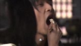 胡歌又调皮了，美女说要照顾，他却说：先洗脸还是先洗手