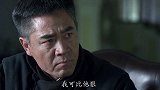 究竟是何深仇大恨？趁着儿子被五花大绑，父亲对亲儿子下这种死手