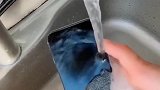 手机在冰箱忘拿出来了，最后只能这样解冻， 但愿还能继续使用！