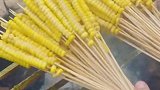 农村吃货碳烤玉米美食，真是“万物皆可烤”啊！