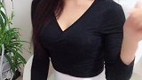 邻家女孩般的美女，包臀裙打扮很美妙，性感的身材很含蓄