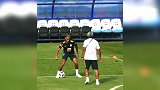 内马尔C罗训练场上的搞怪瞬间 总裁一秒变小孩