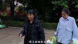 6月8日，云南丽江，华坪女子高中150名毕业生结束高考，不愿道别的张桂梅悄悄“躲进”办公室。张桂梅 高考