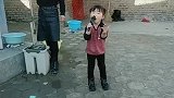 这首歌太好听了，妈妈听入迷了