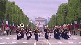 中国参加海外阅兵，外国士兵失误频频出现，中国军队挽救全场！