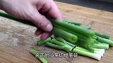 明星都爱吃的葱油面做法，据说比吃肉还香，吃一口：果然名不虚传