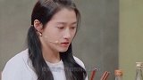 当关晓彤程潇同穿内衣，张开双臂瞬间，风格怎么这么大