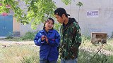 短剧：富翁穿乞丐衣服，回乡看去世母亲被村长轰出村，有好戏看了