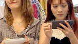在嫂子家住了半个月，姐姐拿了一个鸡蛋和一盘枣给我