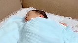 你以为宝宝是侧着睡的，掀开被子，网友马蹄南去，人北望！