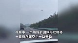 四川一地空中悬浮奇怪球形物体，拍摄角度变化时仍一动不动，气象局：没看到实物