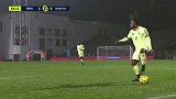 第56分钟尼姆球员阿里比射门 - 打偏