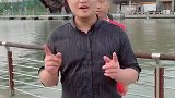 我等那个人。麻烦你快点出现，都着急了，