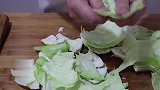 包菜这样做实在是香，比干锅包菜更好吃，清脆爽口下酒又下饭