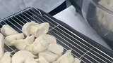 昨晚冬至大家一起包饺子吃