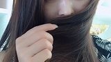 隔壁的阿哥，请你抬起头，青山绿水白云间，看看阿妹的笑脸