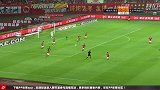 巴坎布强突横传被解围 塔利斯卡反击左脚弧线球攻门