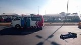 2死7伤！南非约堡国际机场发生持枪抢劫 枪战现场曝光！