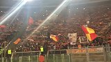 意甲-旗帜招展歌声整天 罗马赛前看台高唱队歌画面太壮观-专题