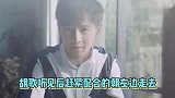 胡歌参加活动，左右粉丝吃醋都要拍照，胡歌满脸问号不知站哪好