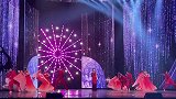 小年夜现场，杨钰莹带来金曲串烧，声音动人，简直百听不厌！