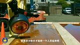 77块胶水能把人吊起吗老外用实验测试，结果让人意外