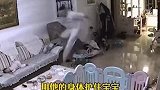 爸爸飞速反应护住宝宝，是超人无疑了，父爱就是拥有超能力的！