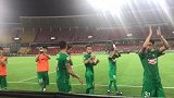 中超-17赛季-大胜辽宁国安将士谢场 郎征绕场一周感谢国安球迷-新闻