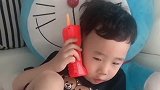 相差三岁的兄弟俩过家家哥哥这回终于赢了一次