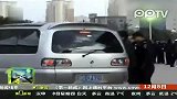 男子手持菜刀在公交车上劫持女童