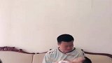 真不能让爸爸带孩子，眼前这一幕，笑得我肚子疼！