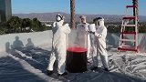 “大象牙膏”喷涌而出，堪称科幻大片，仅需2秒就将院子吞噬！