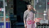 包子铺老板和顾客抬杠，你一口吃一个，我就一口吃两个