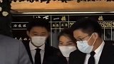 赌王何鸿燊公祭，霍启刚牵手郭晶晶送花，来自父辈的情谊！