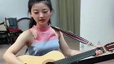 女儿拿个吉他，以为会唱的很好，结果却这样搞笑