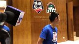 彭欣力：在迪拜打乒乓赢了秦升200块 他就说我特别好让我参赛