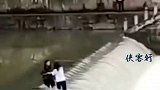 惊险一幕！5月11日下午，湘西吉首乾州古城万溶江上两名女孩拍照时被冲入激流惊魂一刻 安全第一
