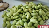 鲜鲍鱼淮山腐竹浸排骨、鲍鱼性平，具有滋阴、清热、明目的功能