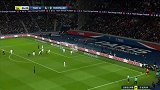 第65分钟巴黎圣日耳曼球员库尔扎瓦射门 - 打偏
