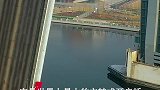 天津海河开启桥，它横跨海河下游、连接天津金融区和响螺湾商务区