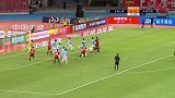 下半场补时第2分钟上海上港球员蔡慧康射门 - 打偏