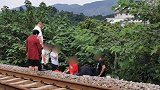 福州发生火车撞人事故 一女子遭碾压不幸身亡