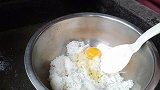 宝妈给大家分享一道童年零食，用剩米饭做的锅巴