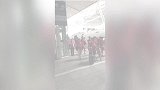 亚冠-17赛季-上港远征军势不可挡抵达广州 跟队记者人气高反被球迷拍照-新闻
