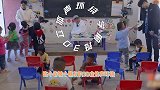 大型崩溃现场！陈小春带娃带到精神恍惚，被小朋友的立体声环绕